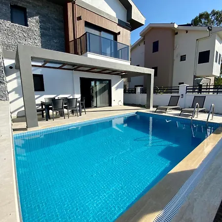 House Of Alice - With Pool Near Calis