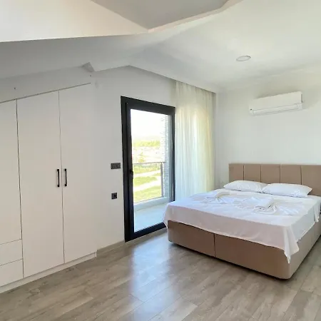 度假居 House Of Alice - With Pool Near Calis *