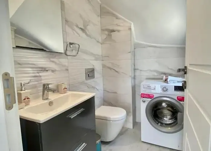 House Of Alice - With Pool Near çalış